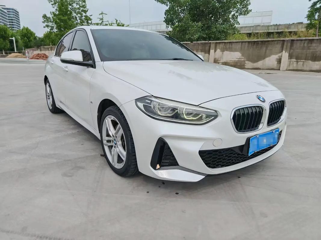 宝马118i裸车价,宝马118m裸车价格