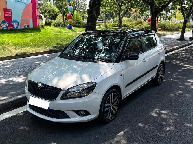 晶锐和polo哪个省油 二手斯柯达晶锐值得买吗