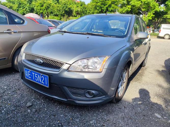 07款福克斯三厢,07款福克斯三厢用什么型号轮胎?